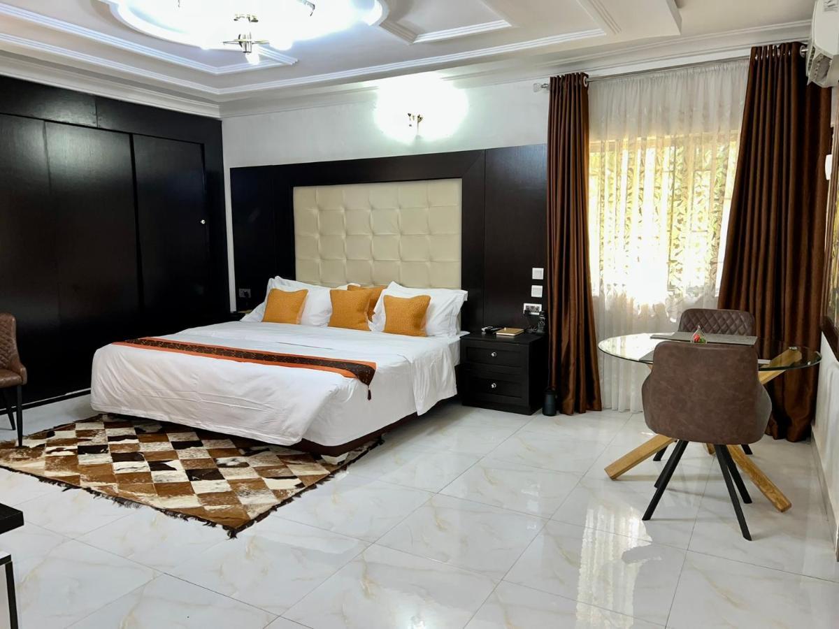 Urban Rootz Hotel อาบูจา ภายนอก รูปภาพ