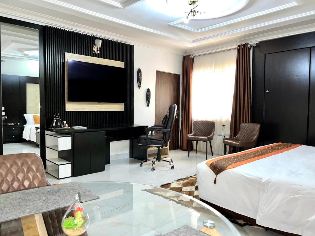 Urban Rootz Hotel อาบูจา ภายนอก รูปภาพ