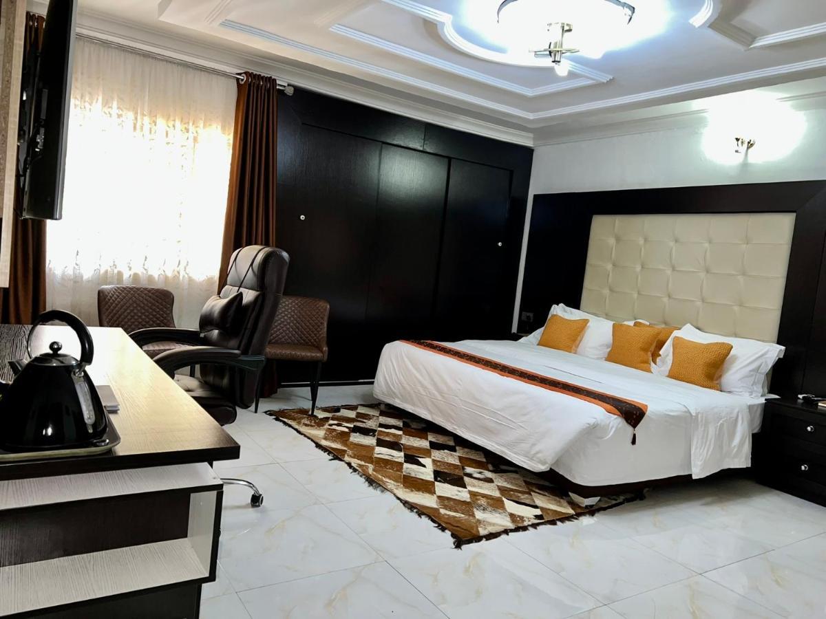 Urban Rootz Hotel อาบูจา ภายนอก รูปภาพ