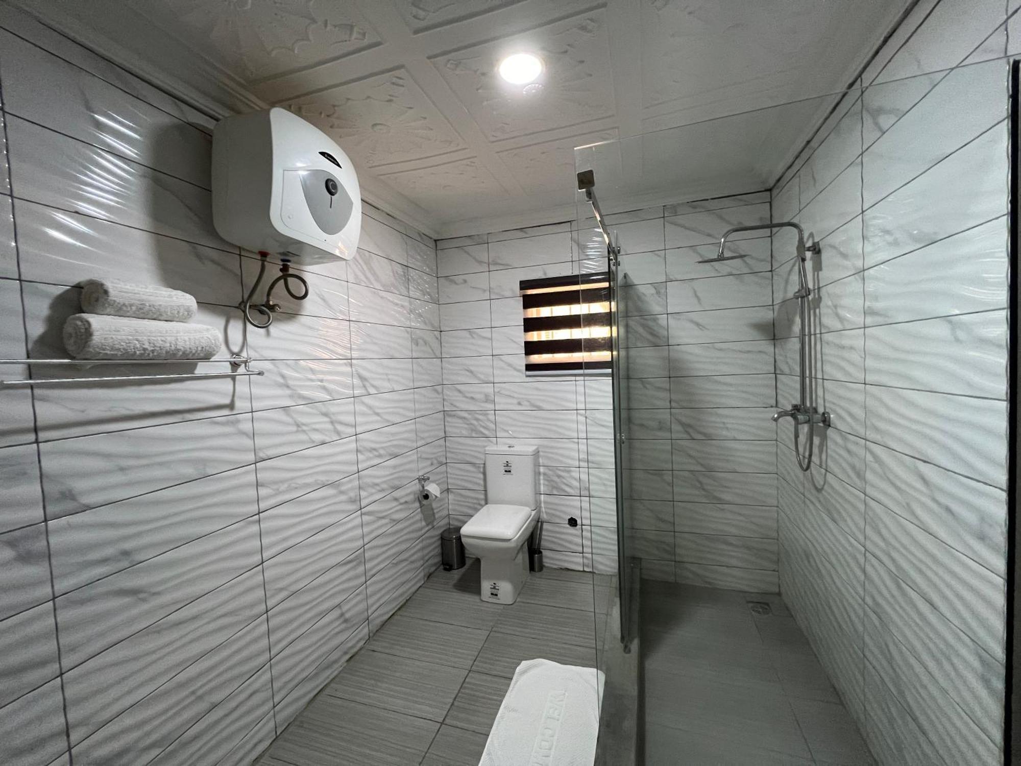 Urban Rootz Hotel อาบูจา ภายนอก รูปภาพ