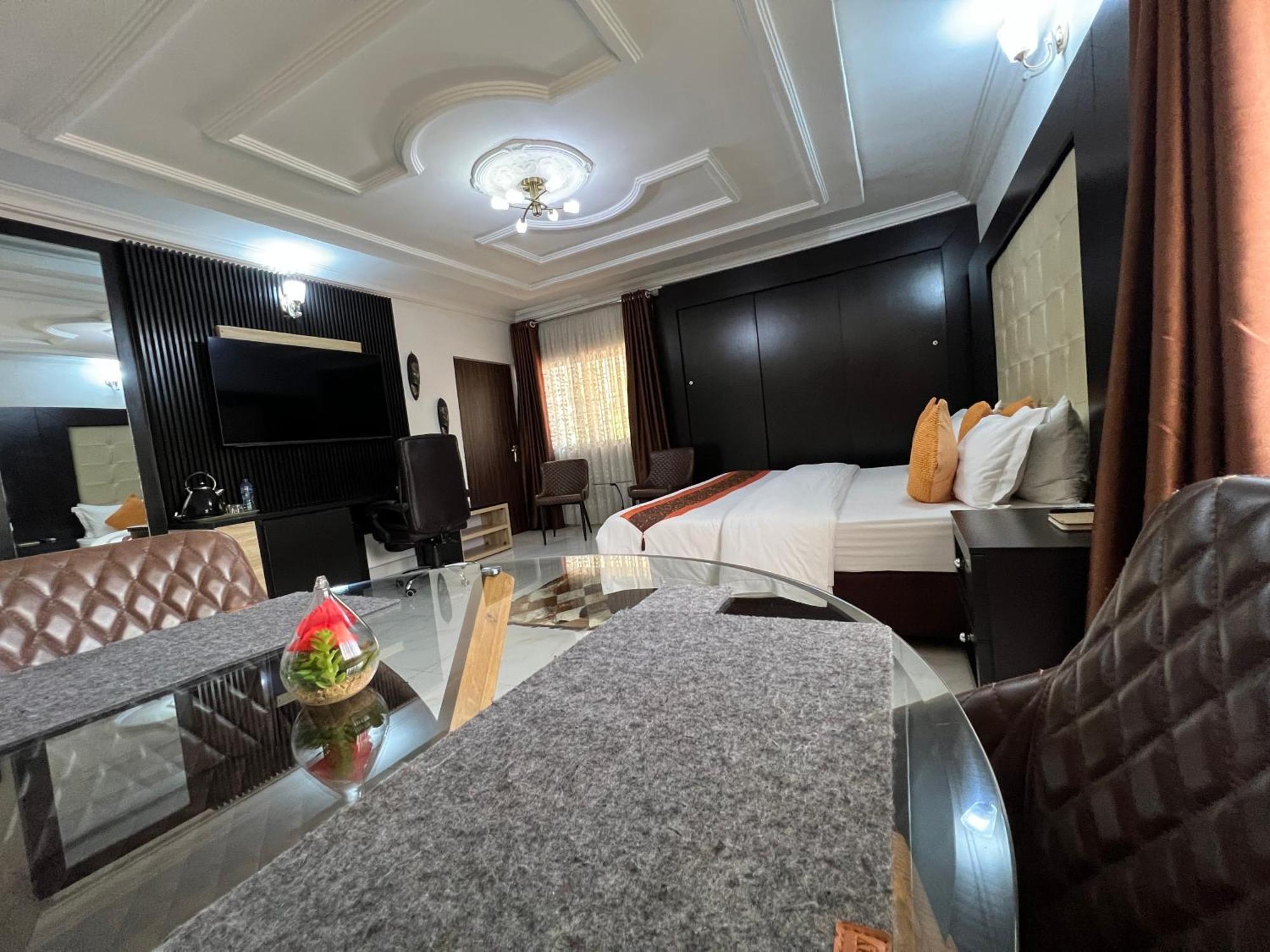 Urban Rootz Hotel อาบูจา ภายนอก รูปภาพ