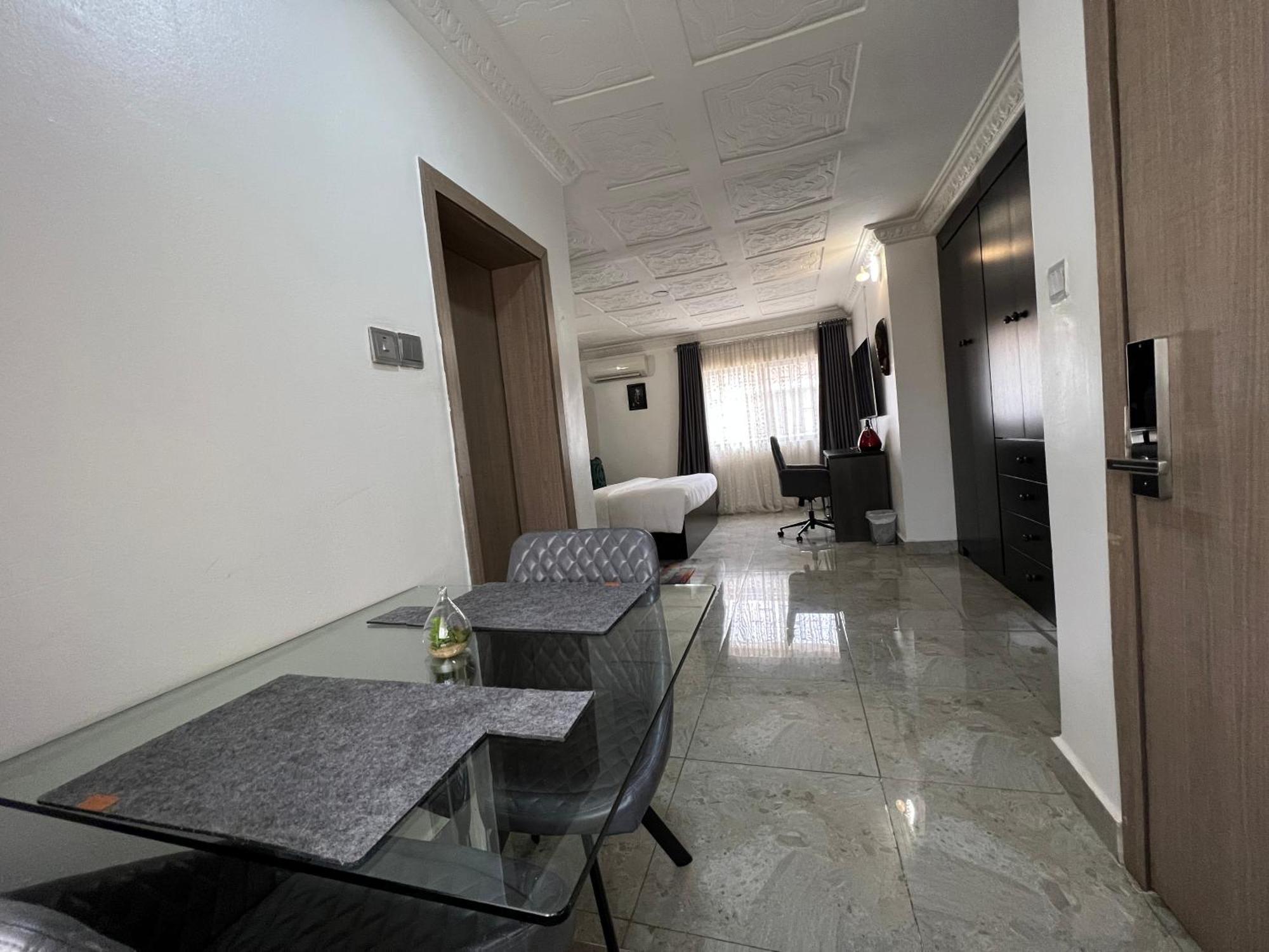 Urban Rootz Hotel อาบูจา ภายนอก รูปภาพ